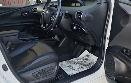 Toyota Prius IV XW50, 2019 год, 2 150 000 рублей, 4 фотография