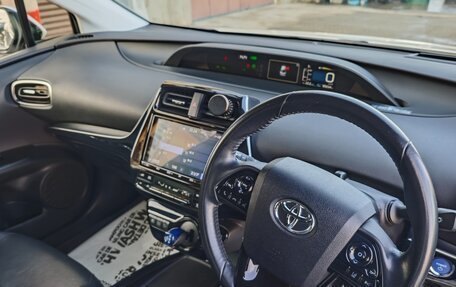 Toyota Prius IV XW50, 2019 год, 2 150 000 рублей, 8 фотография