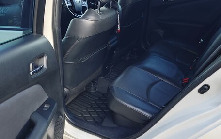 Toyota Prius IV XW50, 2019 год, 2 150 000 рублей, 6 фотография