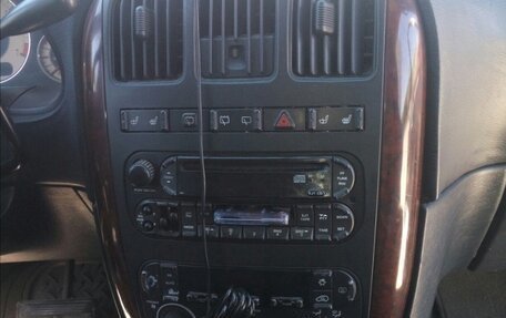 Chrysler Town & Country IV, 2002 год, 370 000 рублей, 3 фотография