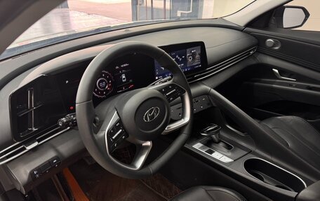 Hyundai Elantra, 2023 год, 1 850 000 рублей, 10 фотография