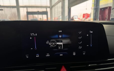 Hyundai Elantra, 2023 год, 1 850 000 рублей, 13 фотография