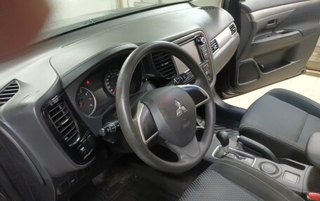 Mitsubishi Outlander III рестайлинг 3, 2016 год, 1 750 000 рублей, 8 фотография