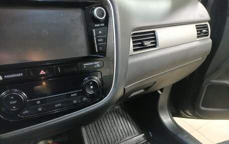 Mitsubishi Outlander III рестайлинг 3, 2016 год, 1 750 000 рублей, 10 фотография