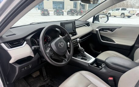 Toyota RAV4, 2020 год, 1 990 000 рублей, 3 фотография