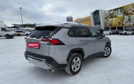 Toyota RAV4, 2020 год, 1 990 000 рублей, 2 фотография