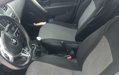 Renault Logan II, 2020 год, 900 000 рублей, 5 фотография