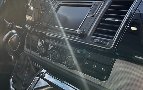 Volkswagen Multivan T6 рестайлинг, 2018 год, 4 500 000 рублей, 13 фотография