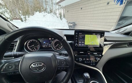 Toyota Camry, 2021 год, 3 350 000 рублей, 10 фотография