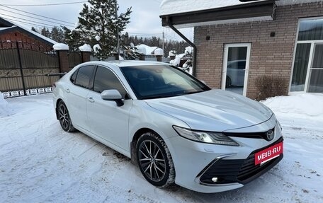 Toyota Camry, 2021 год, 3 350 000 рублей, 2 фотография