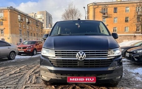Volkswagen Caravelle T6 рестайлинг, 2020 год, 3 700 000 рублей, 1 фотография