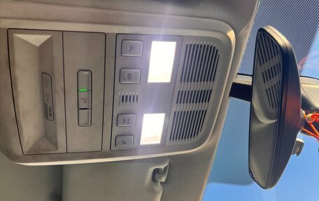 Volkswagen Caravelle T6 рестайлинг, 2020 год, 3 700 000 рублей, 17 фотография