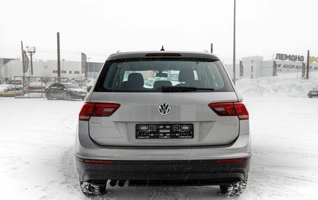 Volkswagen Tiguan II, 2019 год, 1 890 000 рублей, 6 фотография
