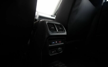 Volkswagen Tiguan II, 2019 год, 1 890 000 рублей, 10 фотография