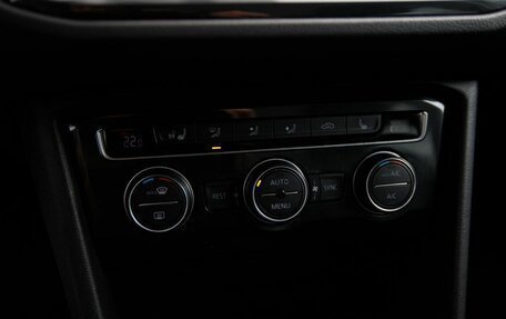 Volkswagen Tiguan II, 2019 год, 1 890 000 рублей, 15 фотография