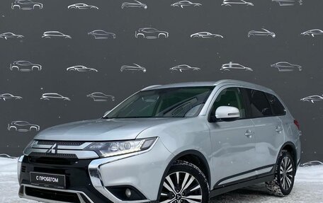 Mitsubishi Outlander III рестайлинг 3, 2019 год, 1 926 800 рублей, 1 фотография