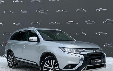 Mitsubishi Outlander III рестайлинг 3, 2019 год, 1 926 800 рублей, 3 фотография