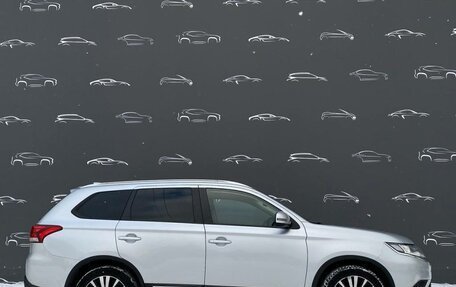 Mitsubishi Outlander III рестайлинг 3, 2019 год, 1 926 800 рублей, 11 фотография