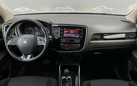 Mitsubishi Outlander III рестайлинг 3, 2019 год, 1 926 800 рублей, 6 фотография