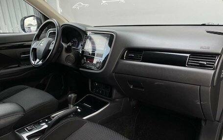 Mitsubishi Outlander III рестайлинг 3, 2019 год, 1 926 800 рублей, 8 фотография