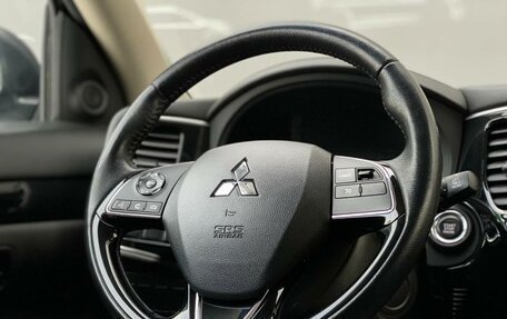 Mitsubishi Outlander III рестайлинг 3, 2019 год, 1 926 800 рублей, 21 фотография