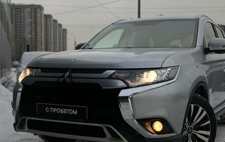 Mitsubishi Outlander III рестайлинг 3, 2019 год, 1 926 800 рублей, 24 фотография