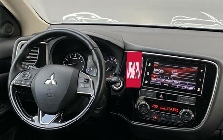 Mitsubishi Outlander III рестайлинг 3, 2019 год, 1 926 800 рублей, 14 фотография