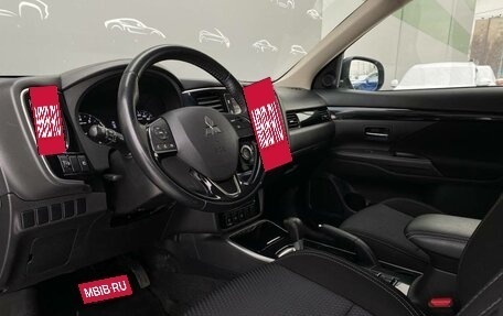 Mitsubishi Outlander III рестайлинг 3, 2019 год, 1 926 800 рублей, 5 фотография