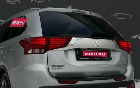 Mitsubishi Outlander III рестайлинг 3, 2019 год, 1 926 800 рублей, 25 фотография