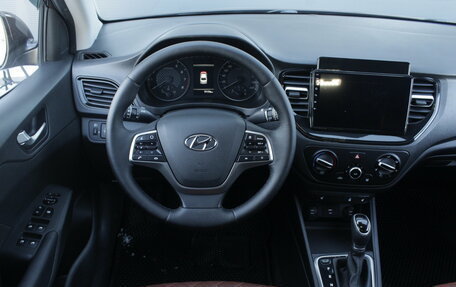 Hyundai Solaris II рестайлинг, 2022 год, 1 820 000 рублей, 8 фотография