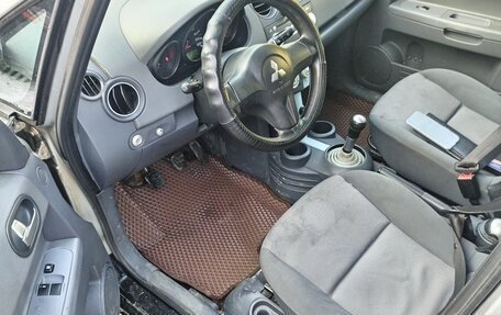 Mitsubishi Colt VI рестайлинг, 2004 год, 180 000 рублей, 8 фотография