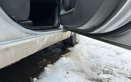 Toyota Avensis III рестайлинг, 2000 год, 290 000 рублей, 3 фотография