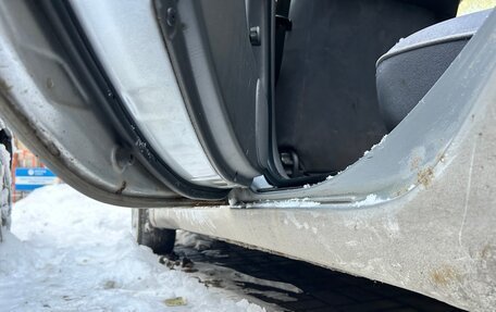 Toyota Avensis III рестайлинг, 2000 год, 290 000 рублей, 4 фотография