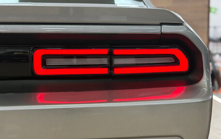 Dodge Challenger III рестайлинг 2, 2013 год, 2 350 000 рублей, 24 фотография