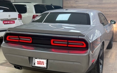 Dodge Challenger III рестайлинг 2, 2013 год, 2 350 000 рублей, 27 фотография