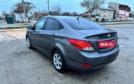 Hyundai Solaris II рестайлинг, 2011 год, 720 000 рублей, 5 фотография