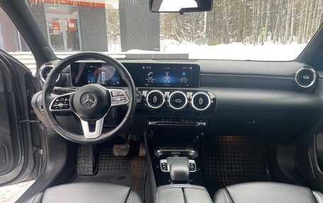 Mercedes-Benz A-Класс, 2019 год, 2 400 000 рублей, 10 фотография