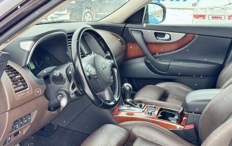 Infiniti QX70, 2013 год, 2 050 000 рублей, 19 фотография