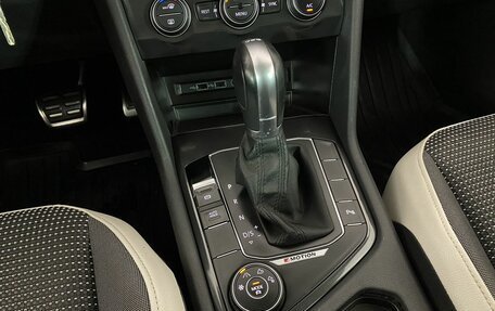 Volkswagen Tiguan II, 2019 год, 2 350 000 рублей, 17 фотография