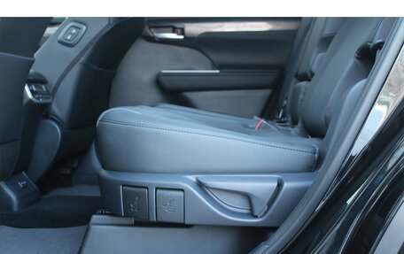 Toyota Highlander, 2025 год, 5 930 000 рублей, 17 фотография