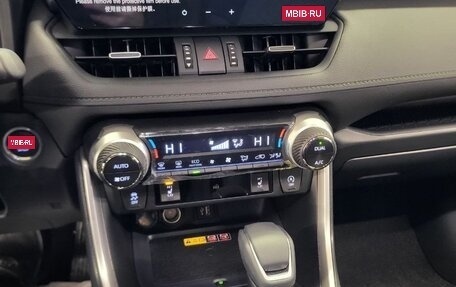 Toyota RAV4, 2025 год, 4 650 000 рублей, 8 фотография