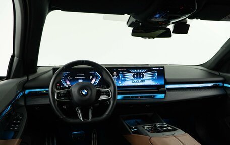 BMW 5 серия, 2023 год, 7 878 888 рублей, 6 фотография