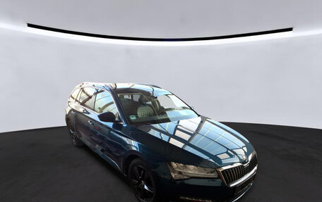 Skoda Superb III рестайлинг, 2022 год, 2 542 000 рублей, 3 фотография