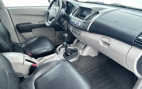 Mitsubishi L200 IV рестайлинг, 2006 год, 945 000 рублей, 10 фотография