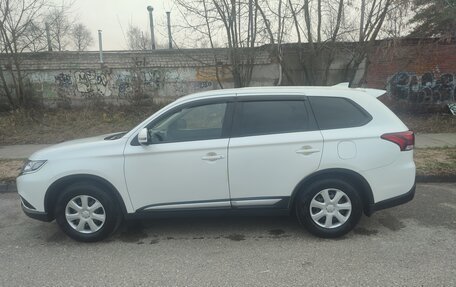 Mitsubishi Outlander III рестайлинг 3, 2021 год, 2 550 000 рублей, 9 фотография