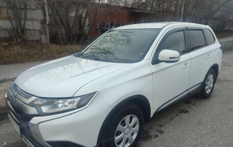 Mitsubishi Outlander III рестайлинг 3, 2021 год, 2 550 000 рублей, 3 фотография