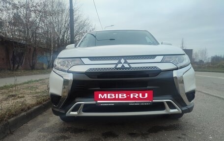 Mitsubishi Outlander III рестайлинг 3, 2021 год, 2 550 000 рублей, 2 фотография