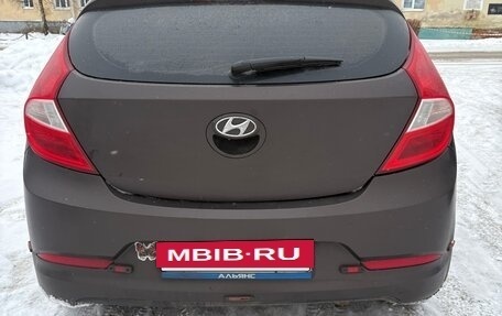 Hyundai Solaris II рестайлинг, 2014 год, 800 000 рублей, 3 фотография