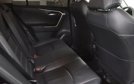 Toyota RAV4, 2019 год, 3 470 000 рублей, 10 фотография