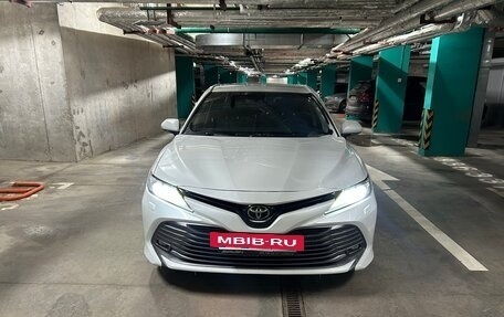 Toyota Camry, 2019 год, 2 630 000 рублей, 2 фотография